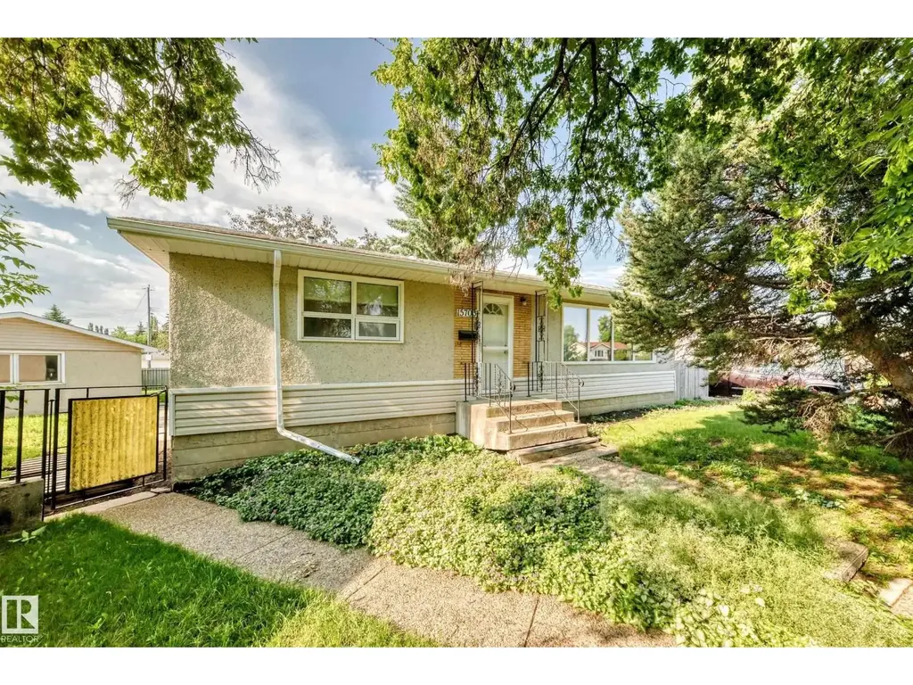 15703 84 Av Nw, Edmonton